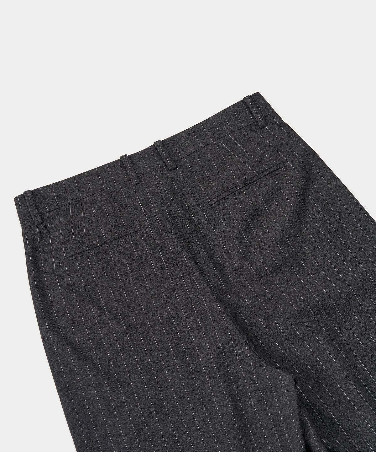엑스컨테이너(EXCONTAINER) 클래식 원턱 핀 스트라이프 트라우저 (CHARCOAL)