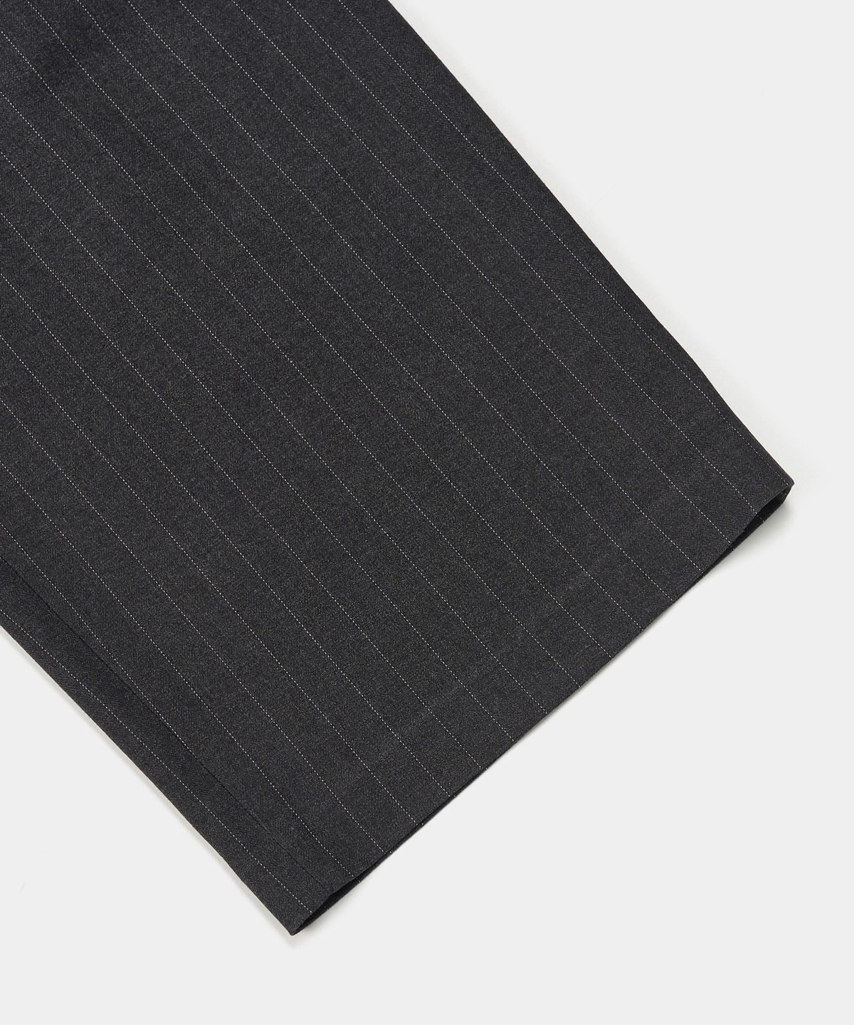 엑스컨테이너(EXCONTAINER) 클래식 원턱 핀 스트라이프 트라우저 (CHARCOAL)