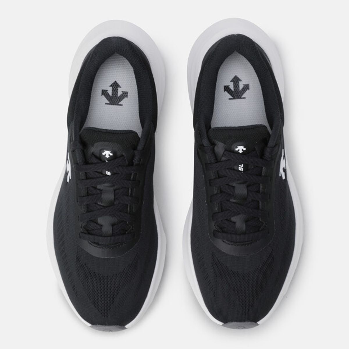 데상트(DESCENTE) 런 스텝 블랙 화이트 SR113RRN18