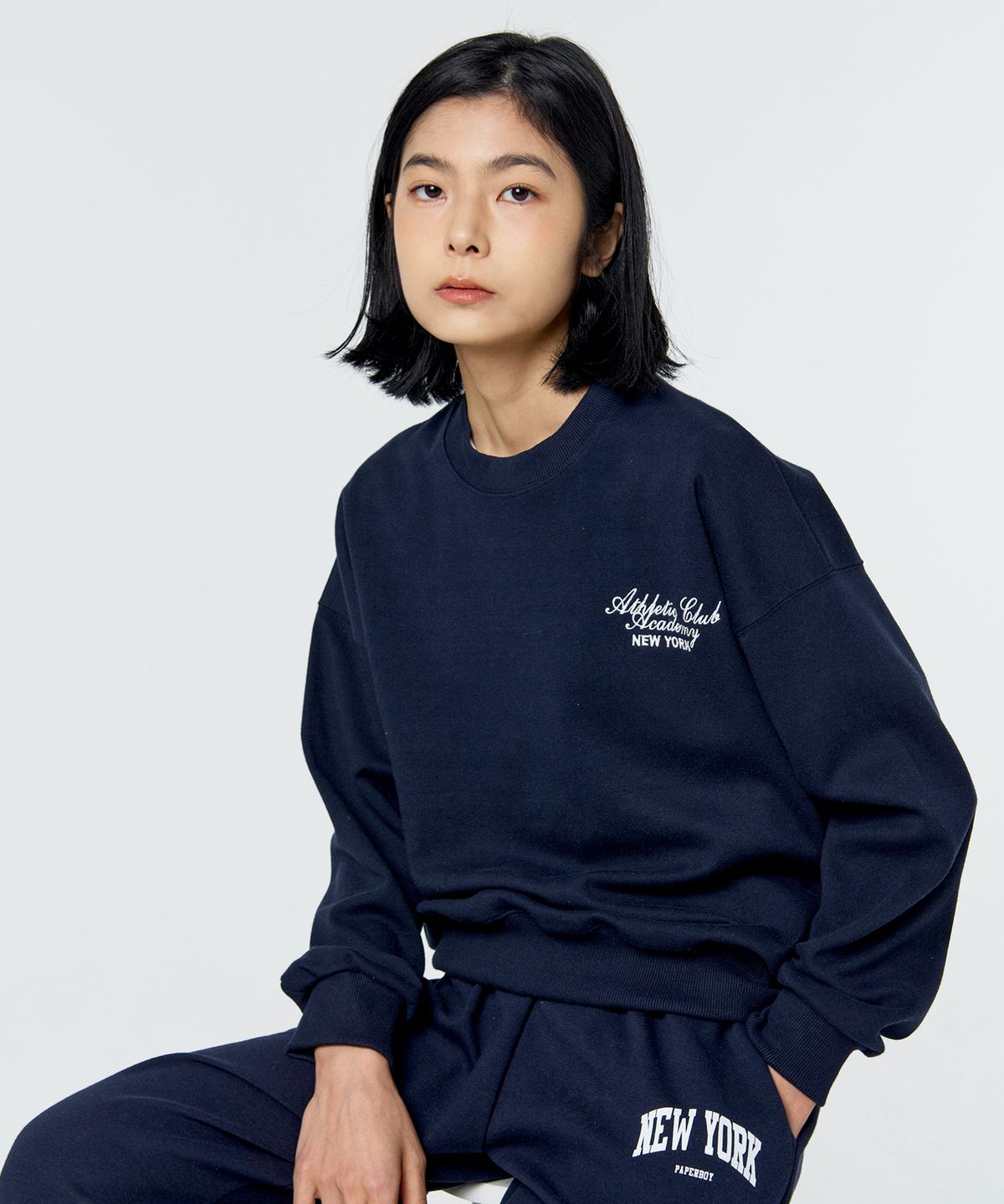 페이퍼보이(PAPERBOY) NYC 아카데미 스웨트셔츠-네이비