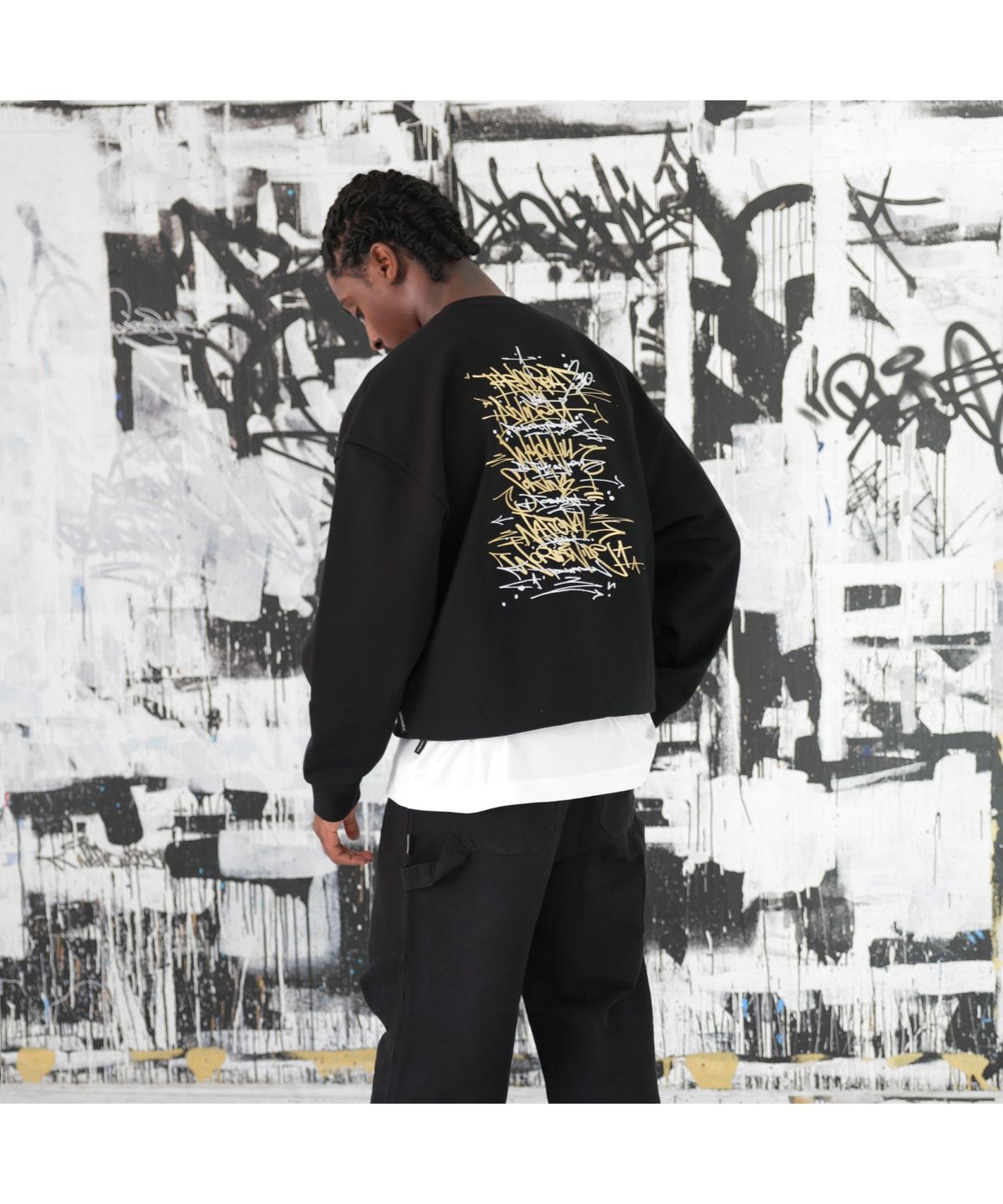 커스텀멜로우(CUSTOMELLOW) [BISCO SMITH] Black Graphic Sweatshirt CWTAW25917BKX