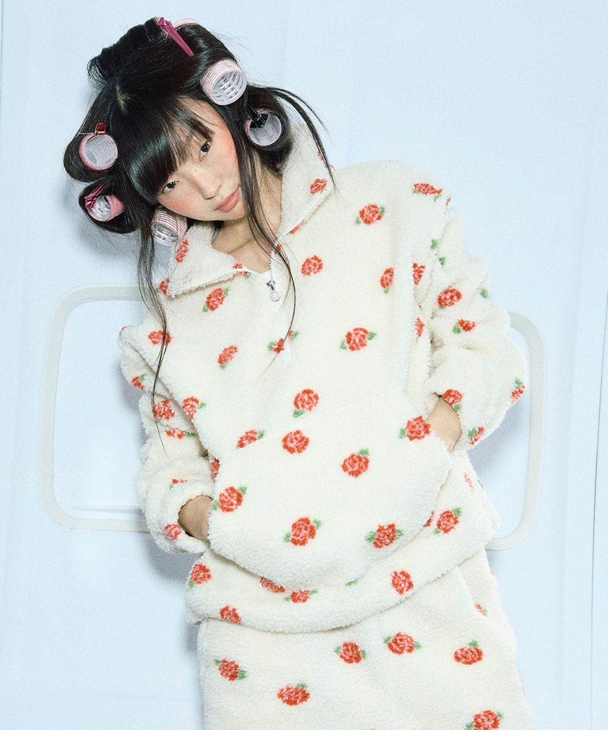 유희(YOUHEE) ROSE PATTERN FLEECE ANORAK IVORY