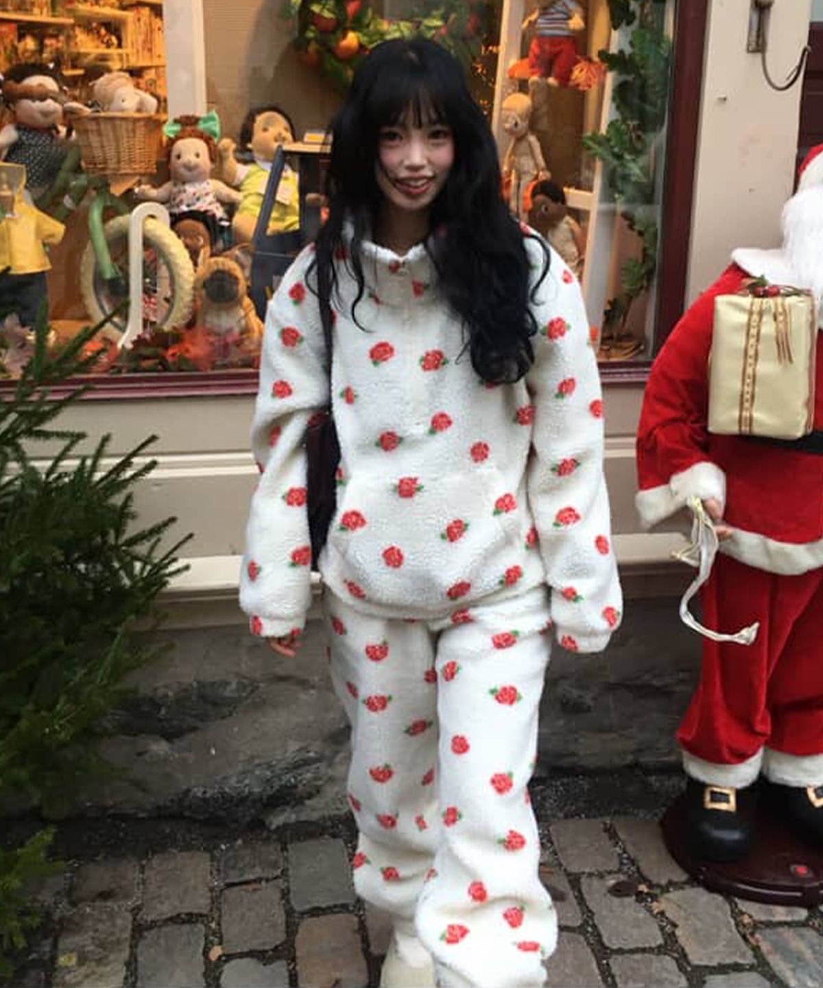 유희(YOUHEE) ROSE PATTERN FLEECE PANTS IVORY