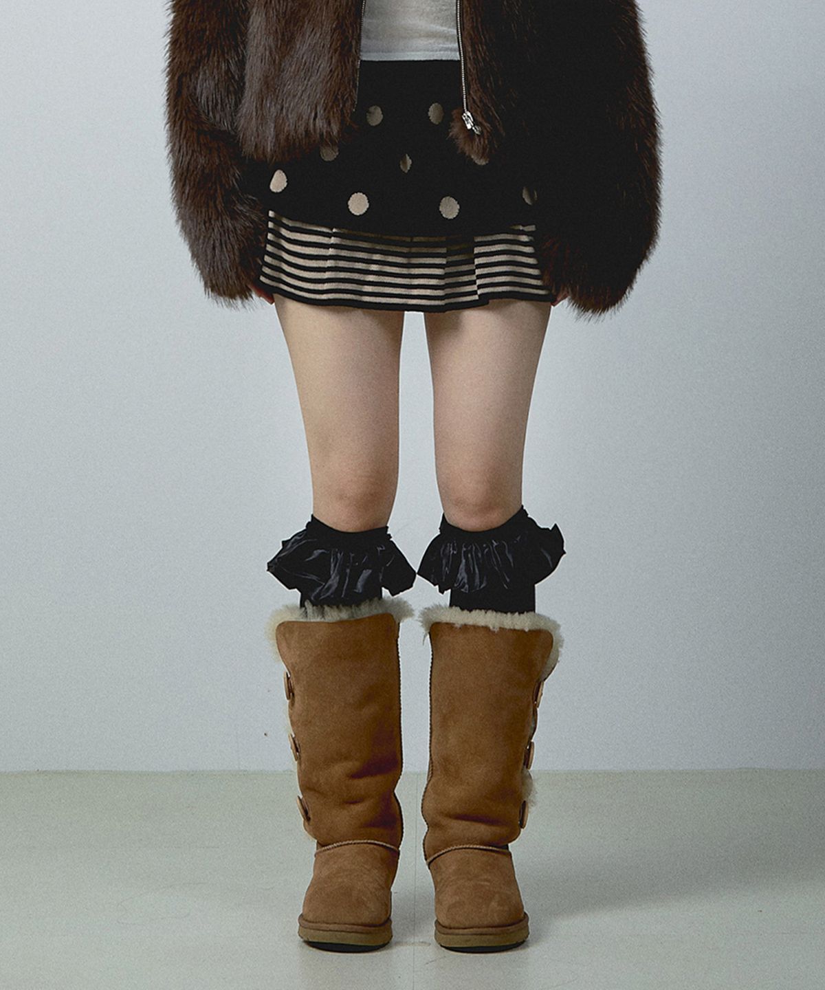 유희(YOUHEE) DOT PATTERN RUFFLE KNIT SKIRT BLACK