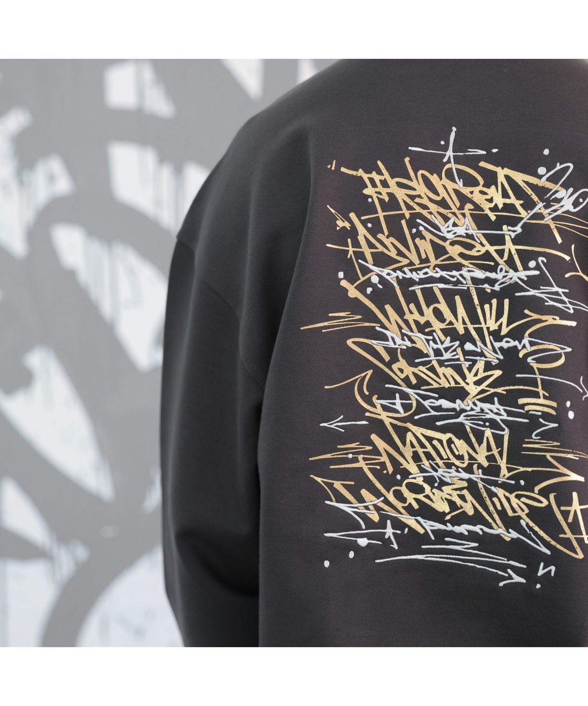 커스텀멜로우(CUSTOMELLOW) [BISCO SMITH] Grey Graphic Sweatshirt CWTAW25917GYX