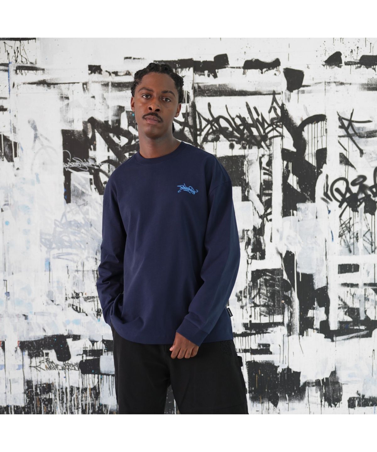 커스텀멜로우(CUSTOMELLOW) [BISCO SMITH] Navy Graphic T-shirt CWTAW25916NYX