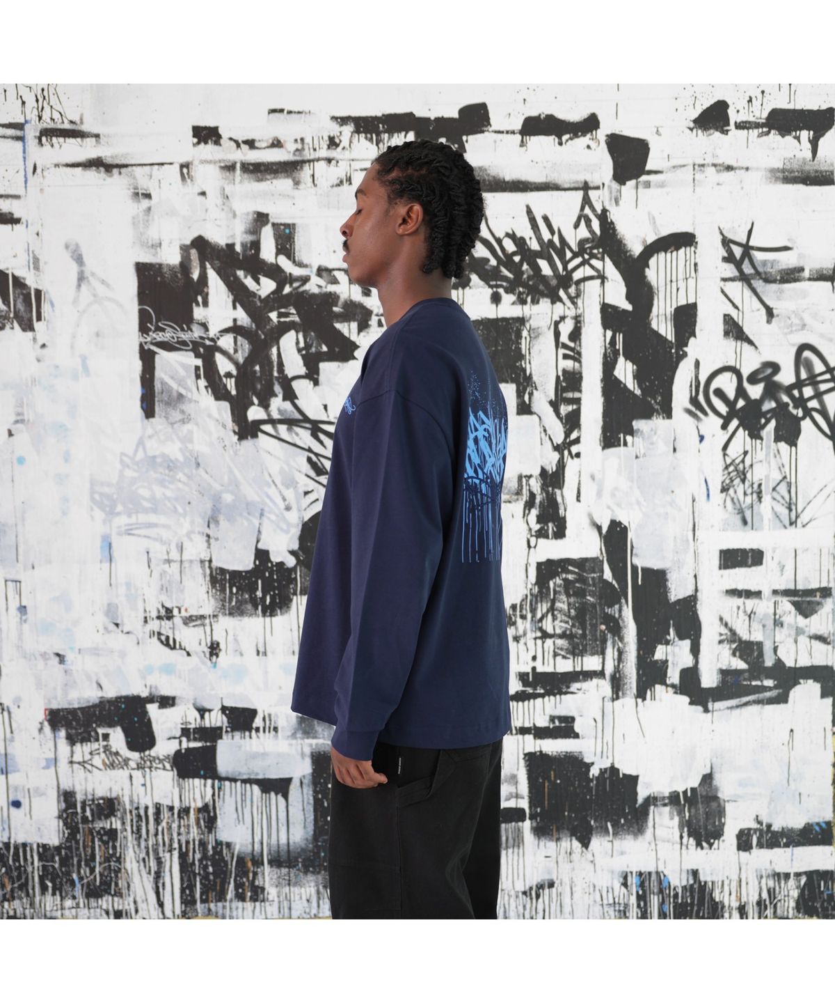 커스텀멜로우(CUSTOMELLOW) [BISCO SMITH] Navy Graphic T-shirt CWTAW25916NYX
