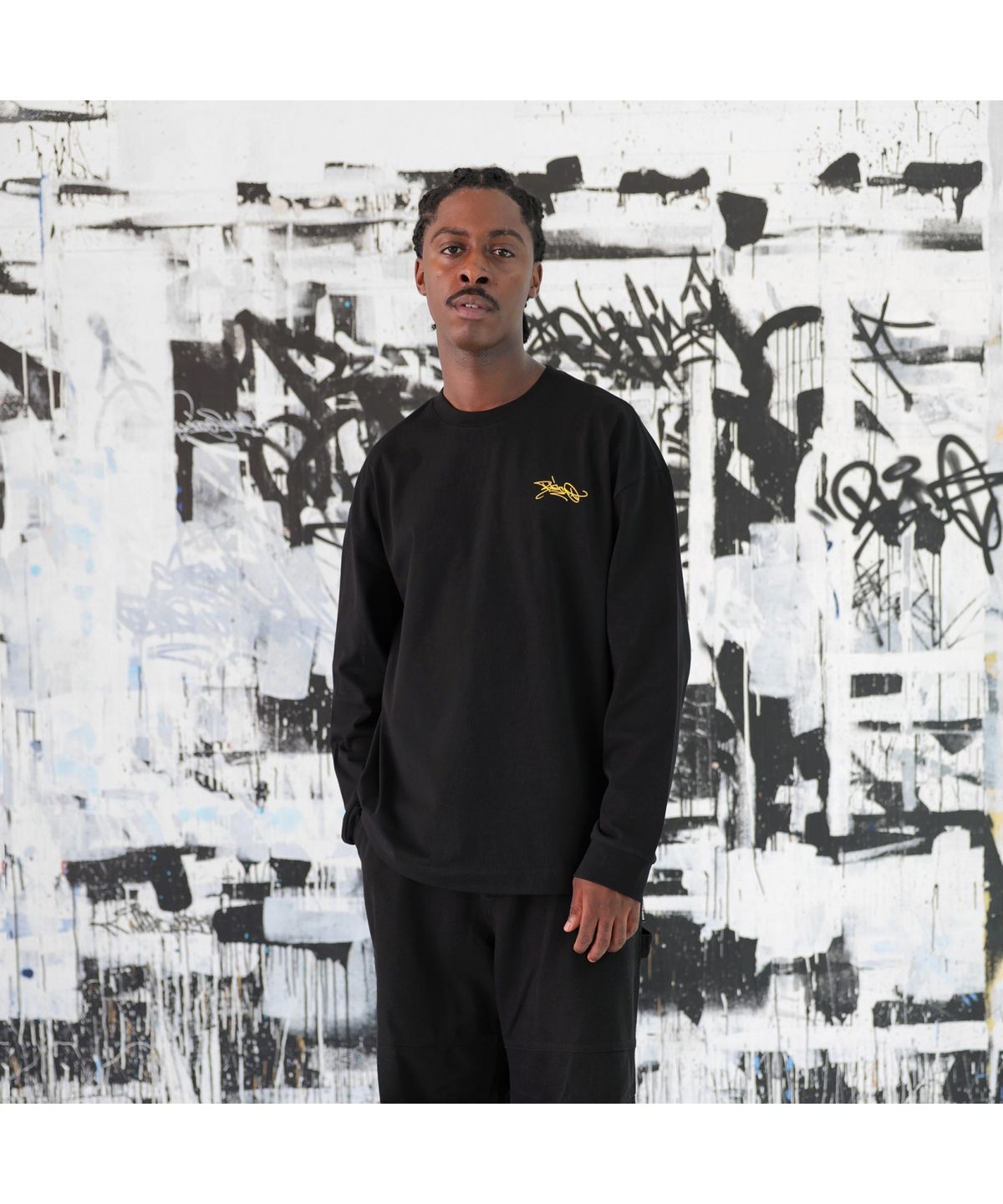 커스텀멜로우(CUSTOMELLOW) [BISCO SMITH] Black Graphic T-shirt CWTAW25914BKX