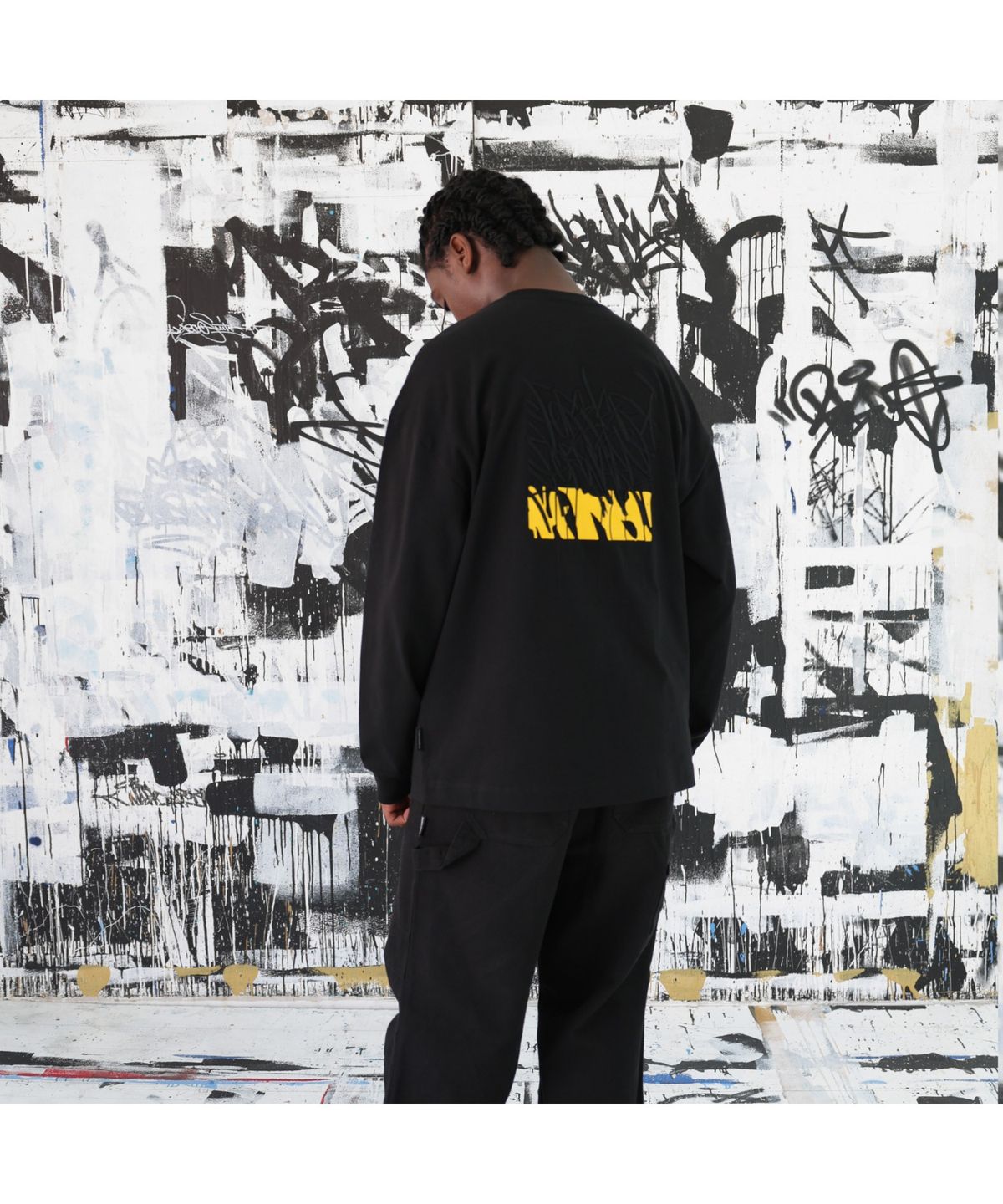 커스텀멜로우(CUSTOMELLOW) [BISCO SMITH] Black Graphic T-shirt CWTAW25914BKX