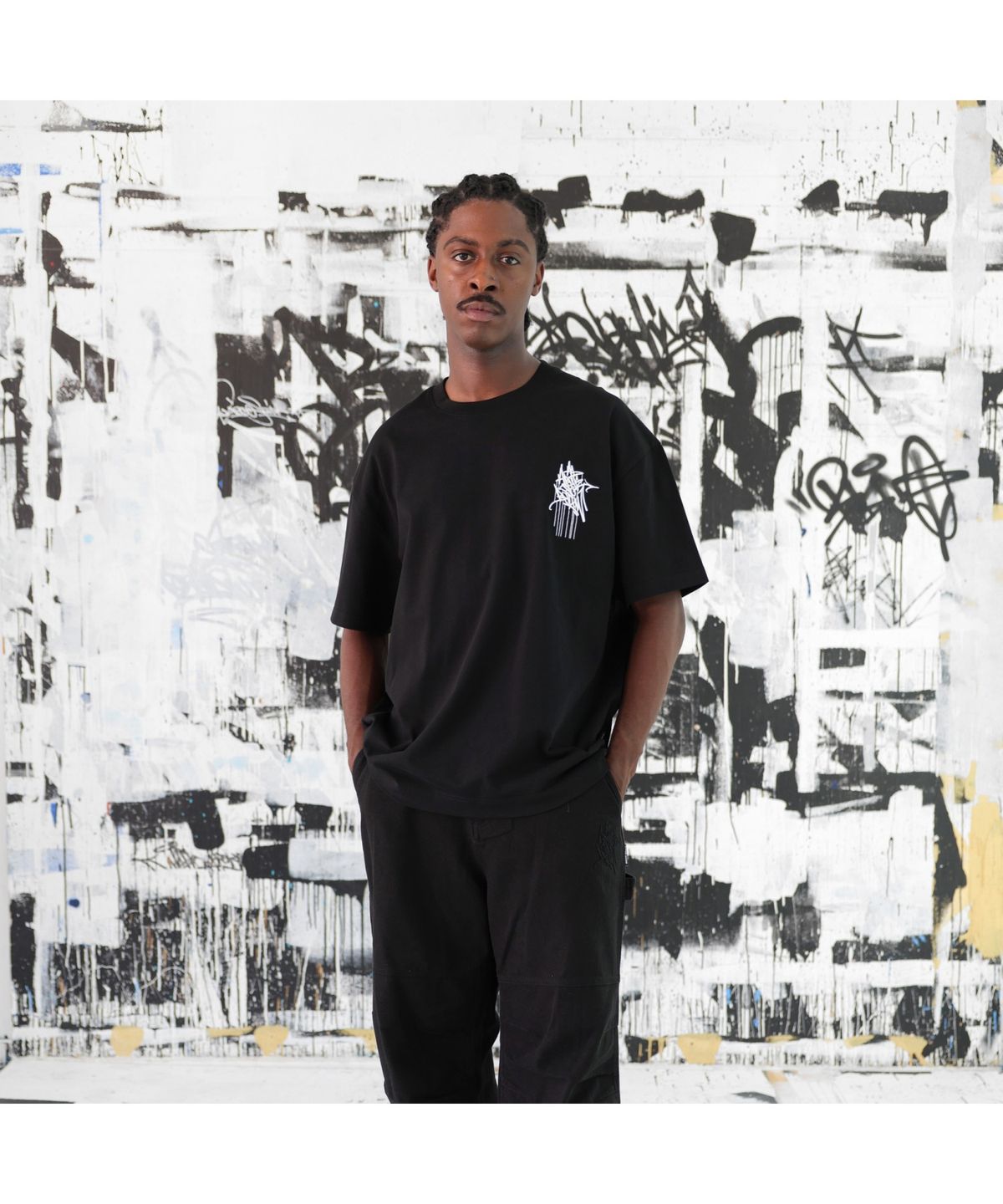 커스텀멜로우(CUSTOMELLOW) [BISCO SMITH] Black Graphic Half Sleeve T-shirt CWTAW25911BKX
