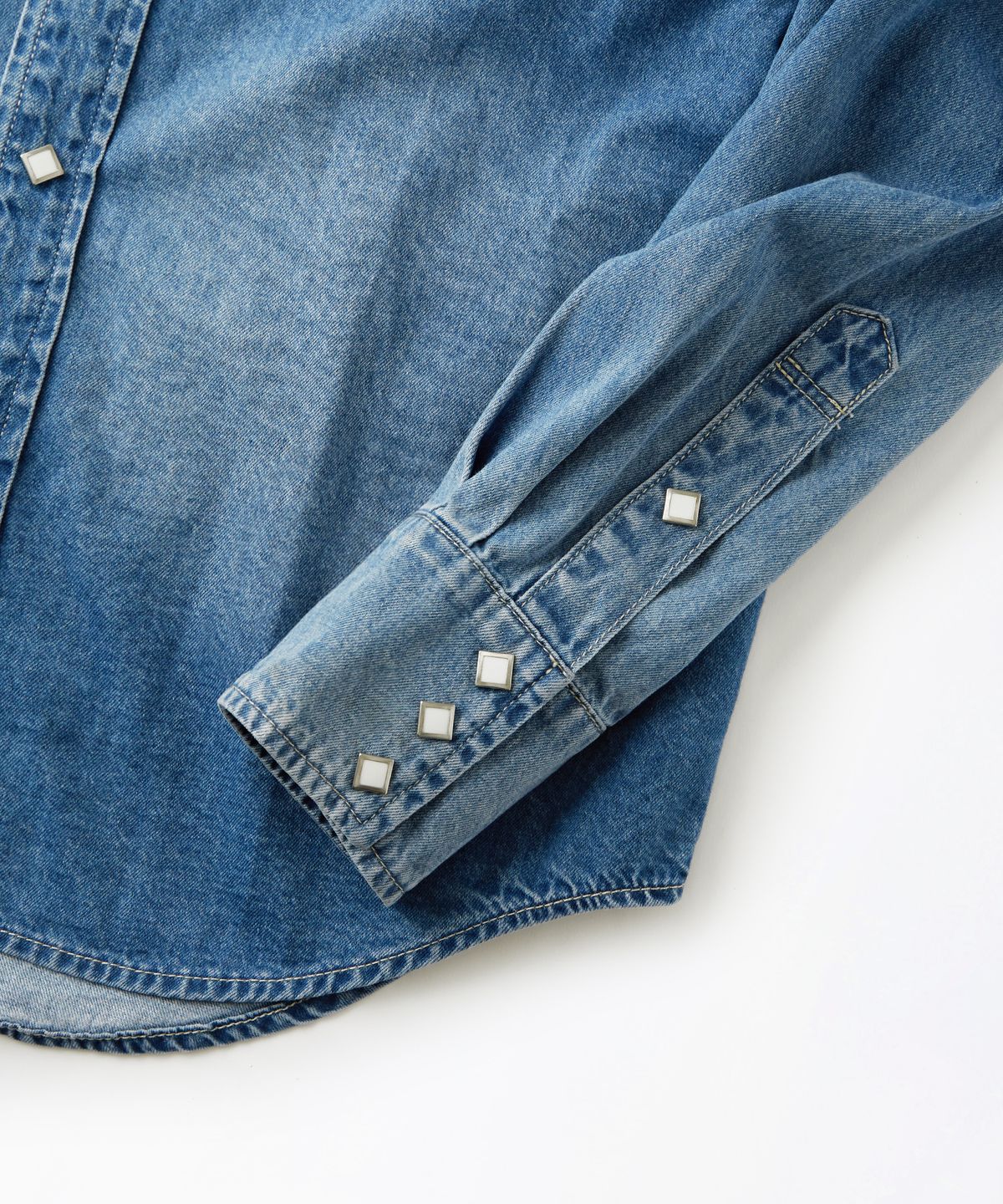 아웃스탠딩(OUTSTANDING) WESTERN DENIM SHIRT_L.BLUE