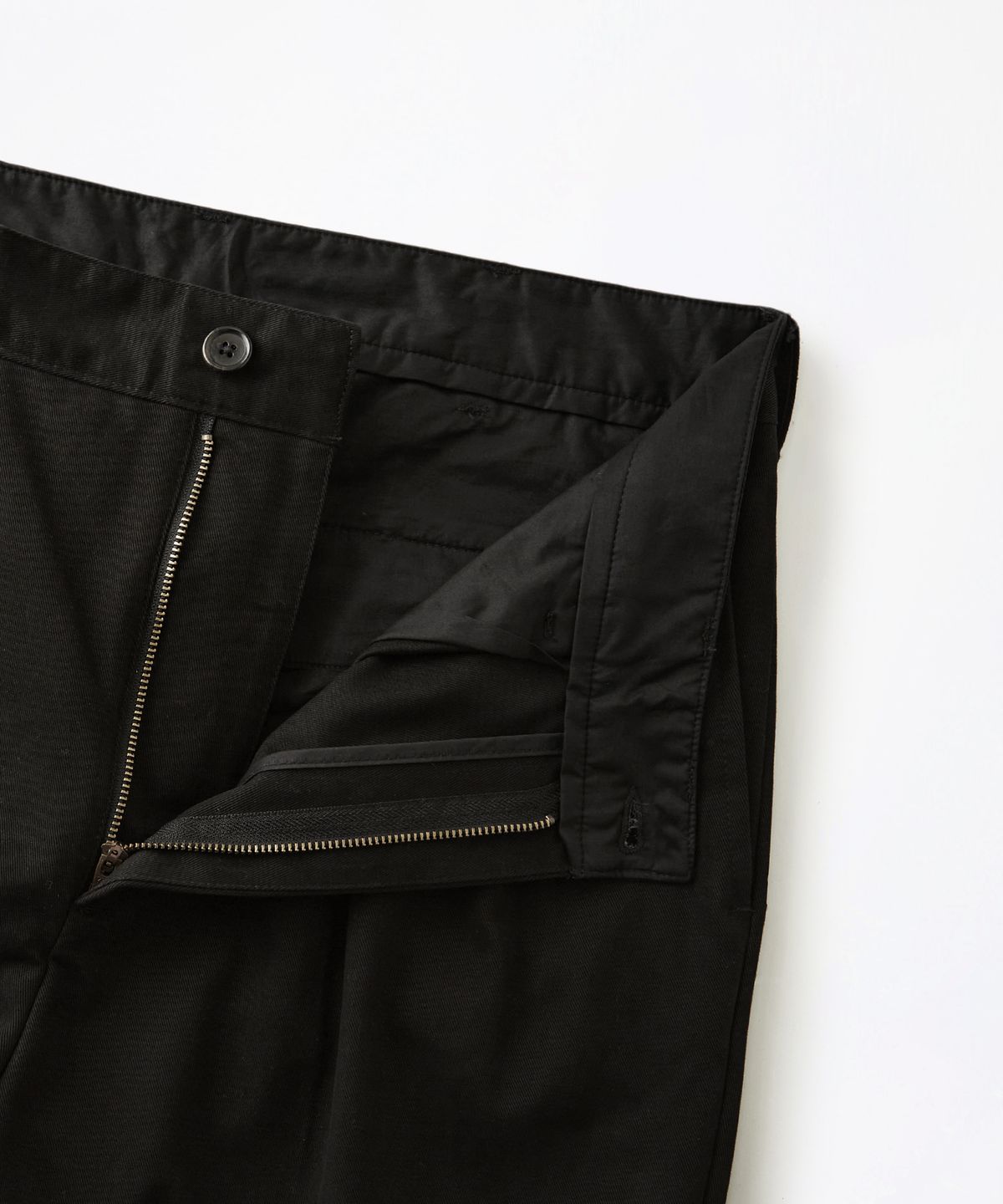 아웃스탠딩(OUTSTANDING) HIGH DENSITY COTTON DOUBLE PLEATED PANTS_BLACK