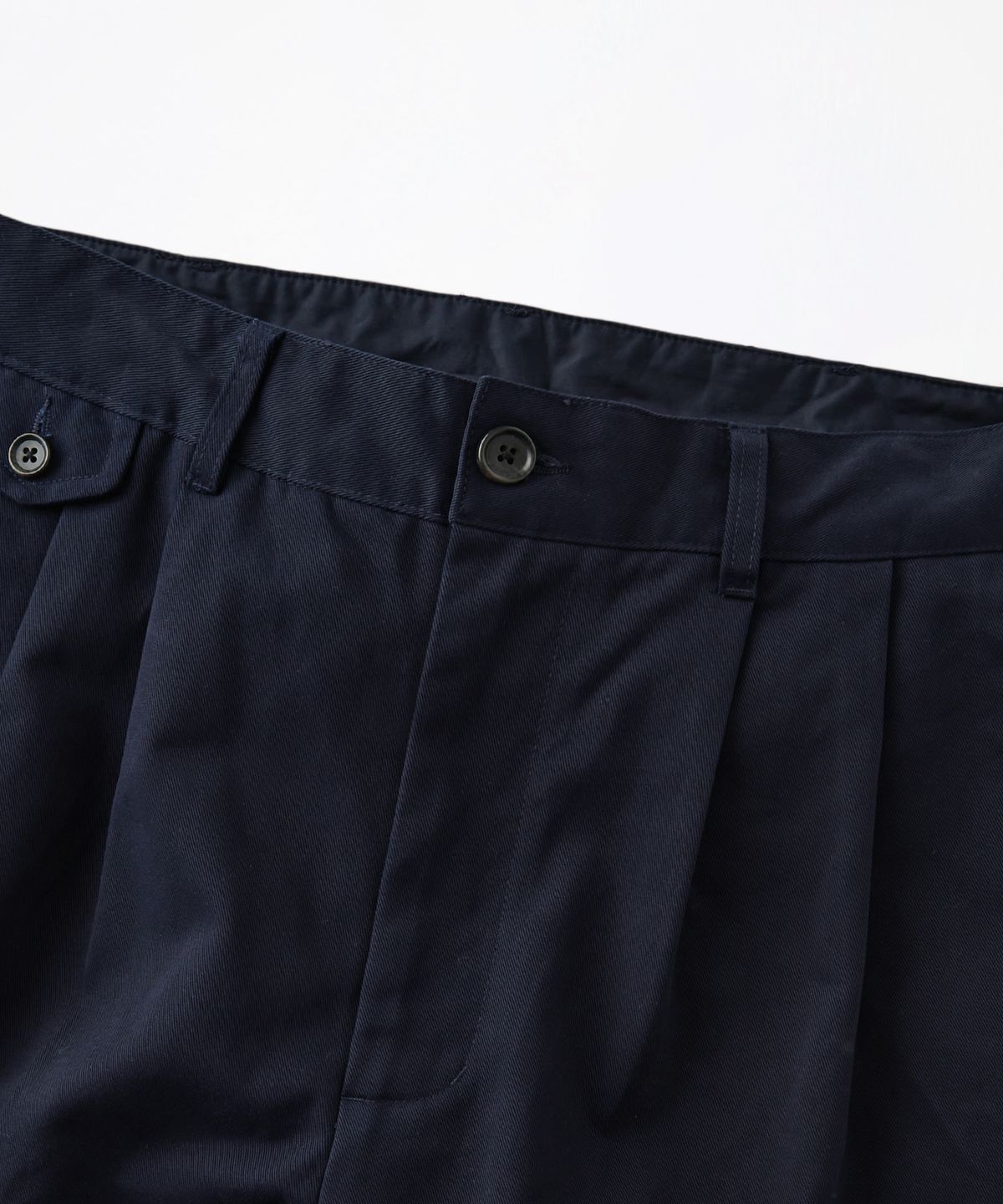 아웃스탠딩(OUTSTANDING) HIGH DENSITY COTTON DOUBLE PLEATED PANTS_NAVY