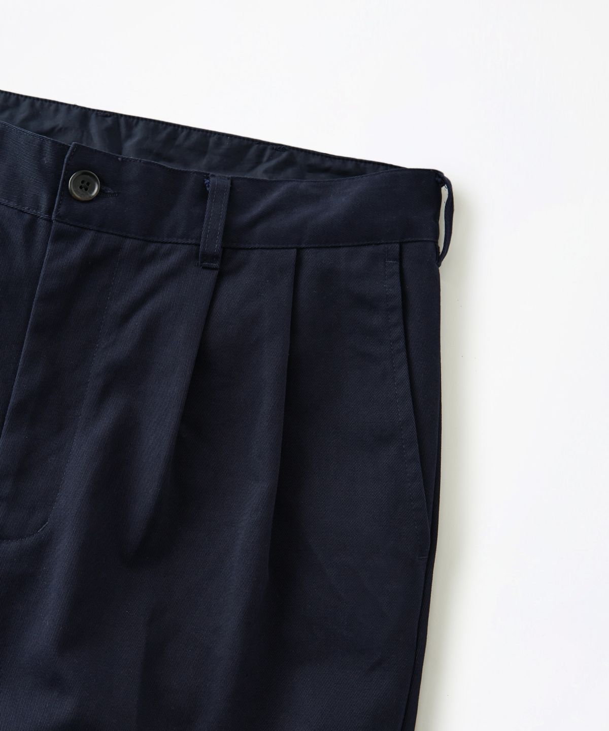 아웃스탠딩(OUTSTANDING) HIGH DENSITY COTTON DOUBLE PLEATED PANTS_NAVY
