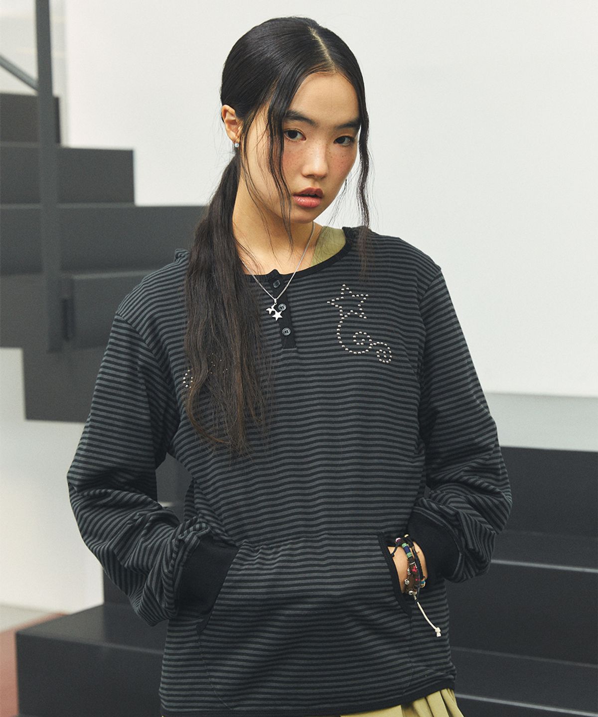 카비시(CAVISH) W STUD STRIPED HOODIE BLACK(CV2FFFM403A)