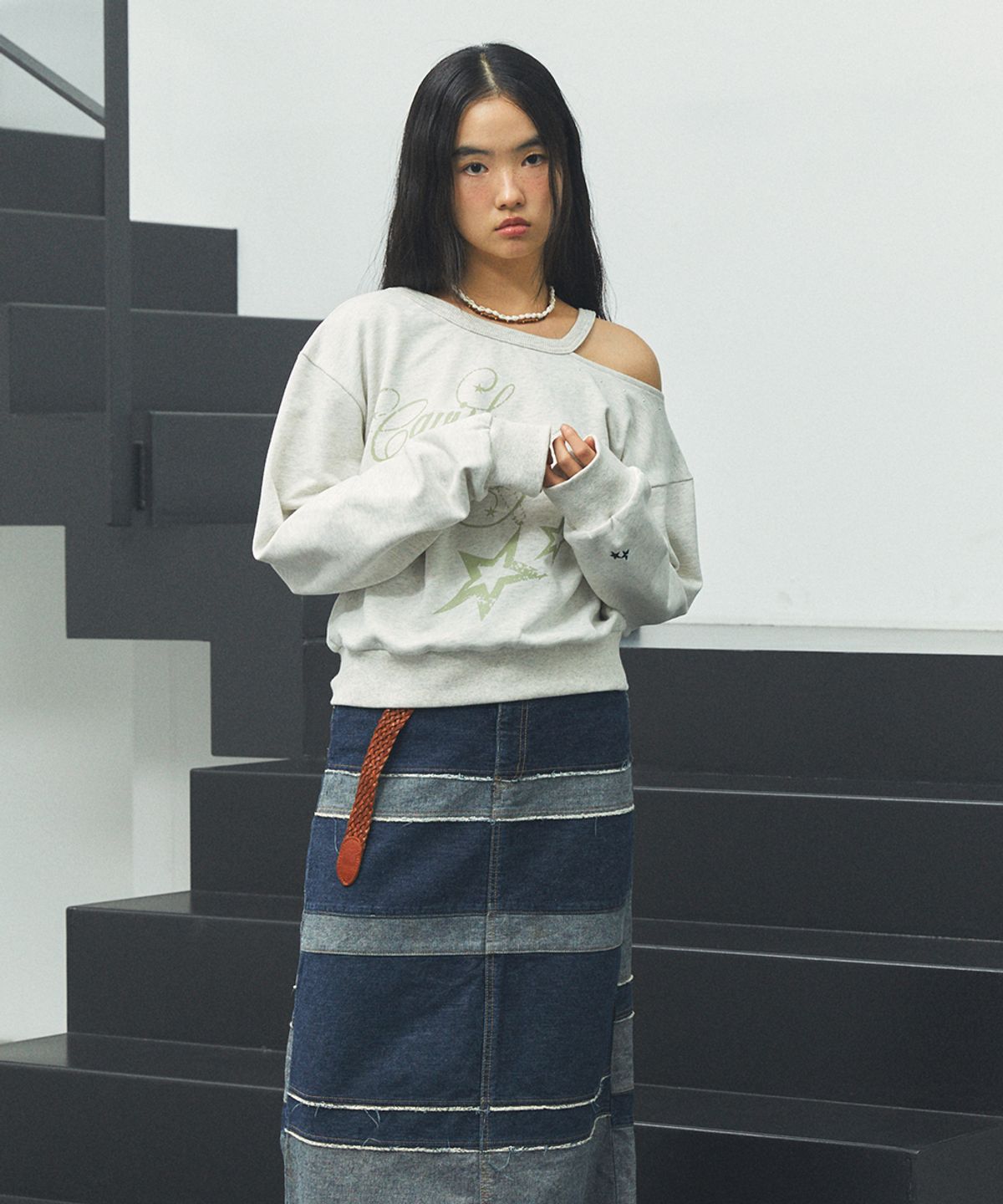 카비시(CAVISH) W OFF SHOULDER NECKLACE SWEATSHIRT YELLOW(CV2FFFM440A)