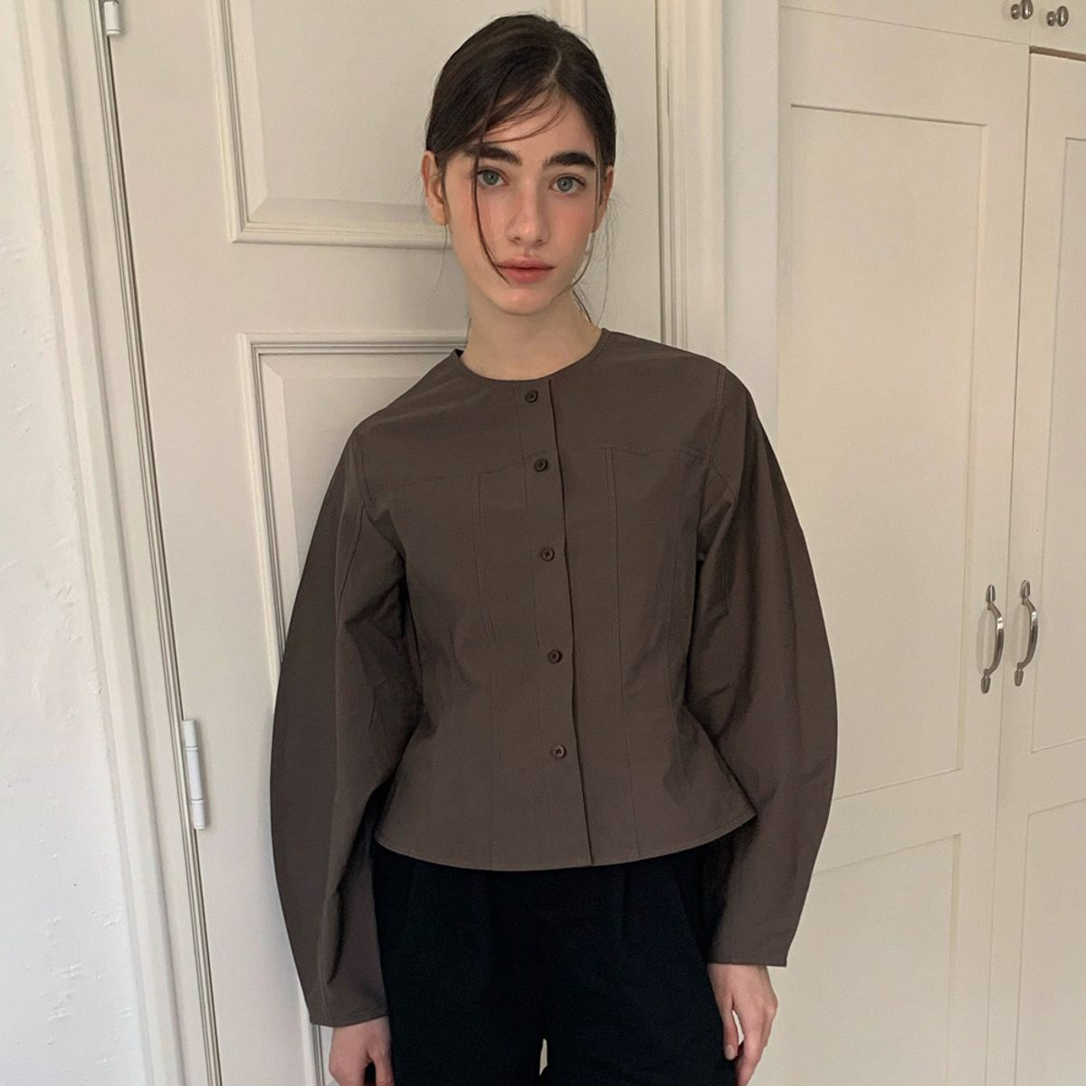 리리수(LILISU) Para Blouse / Brown