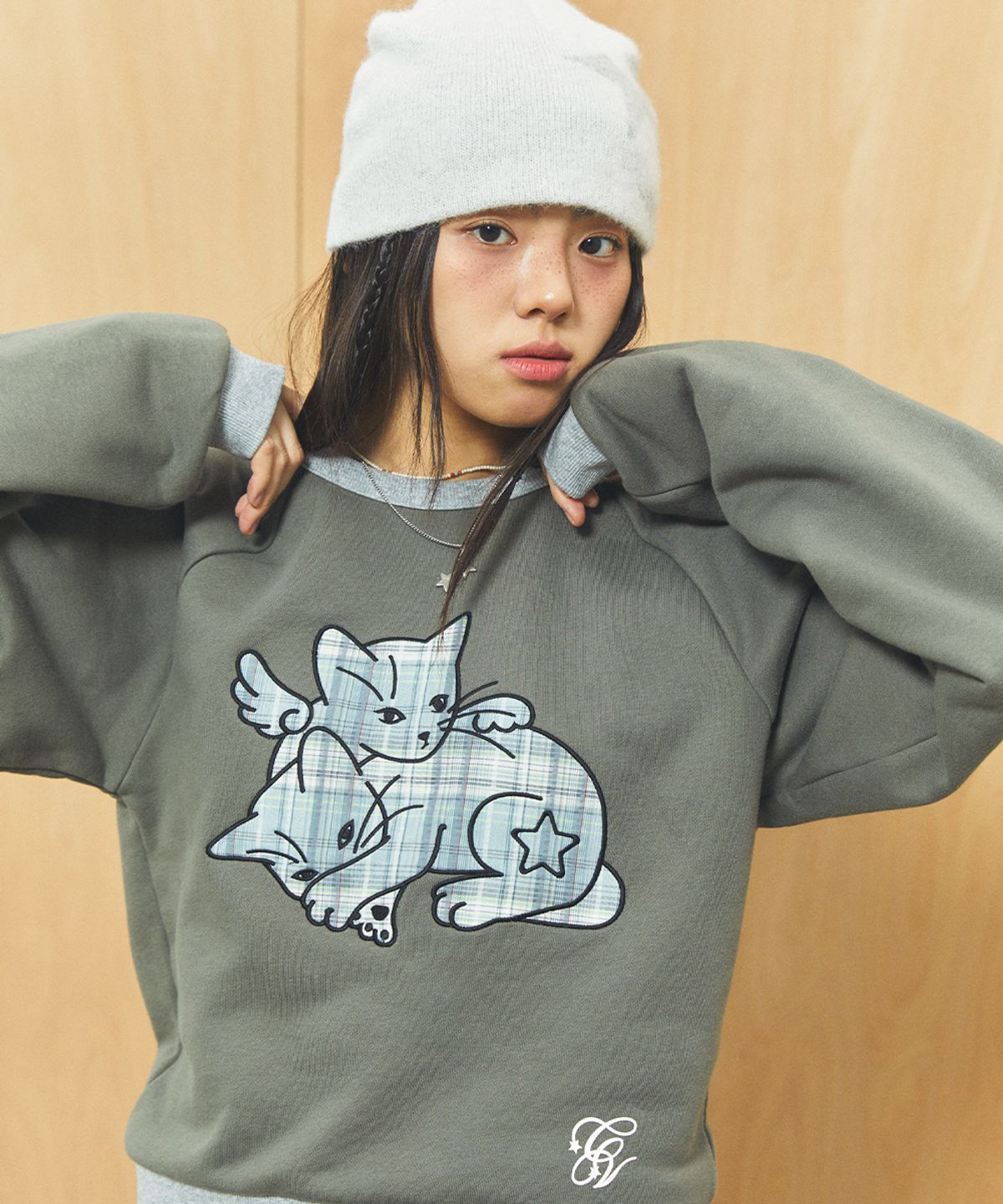 카비시(CAVISH) W ANGEL CATS SWEATSHIRT CHARCOAL(CV2FFFM441A)