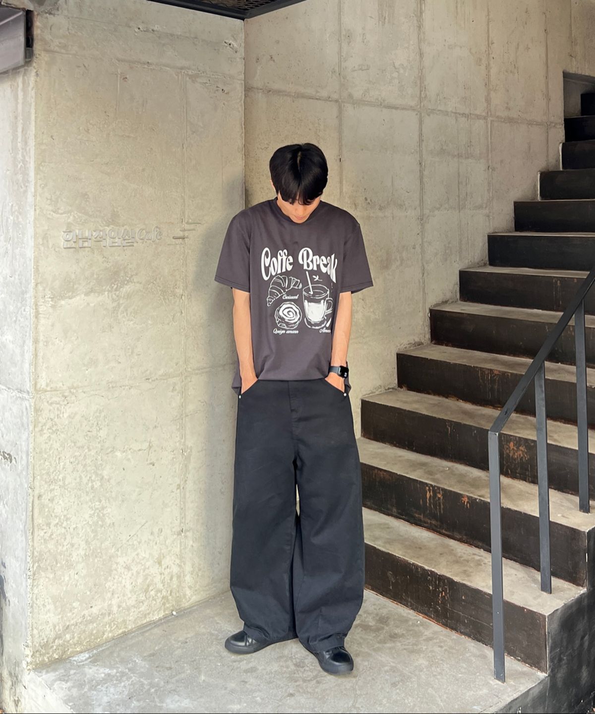 쿠톤(QUTON) 브레드 피그먼트 오버핏 반팔 티셔츠