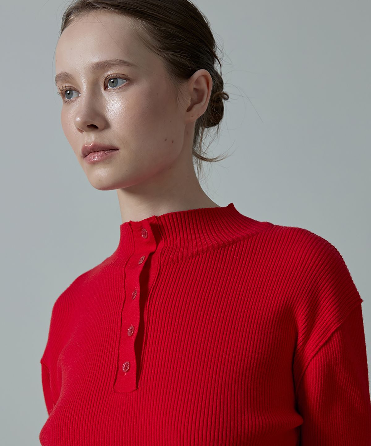 아흐레(AHRE) Aera Tension-Fit Henley Rib Half-Neck Knit_RED