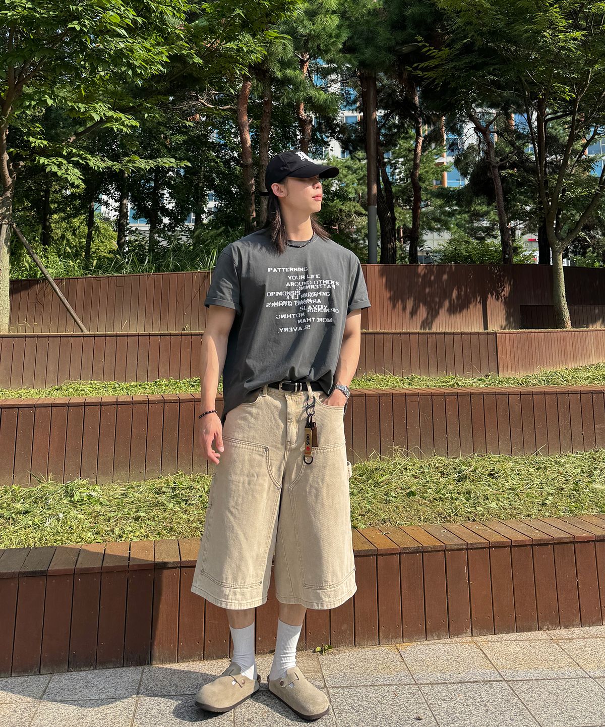 쿠톤(QUTON) 패터링 피그먼트 오버핏 반팔 티셔츠
