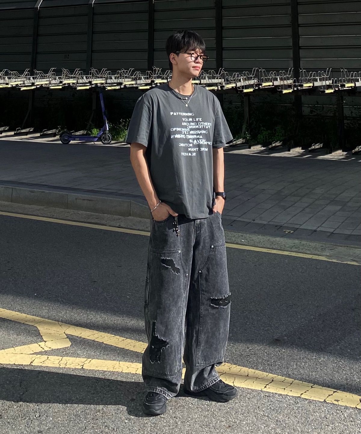 쿠톤(QUTON) 패터링 피그먼트 오버핏 반팔 티셔츠