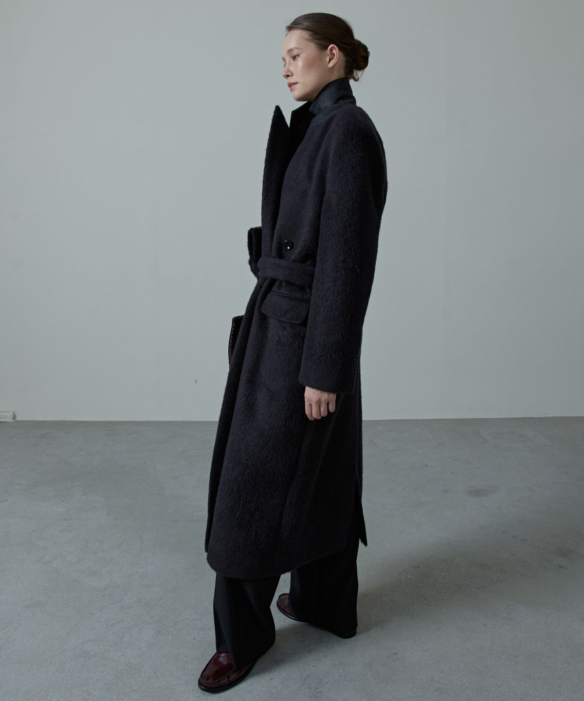 아흐레(AHRE) COVE Wool Hairy Tailored Double Belted Coat_BLACK