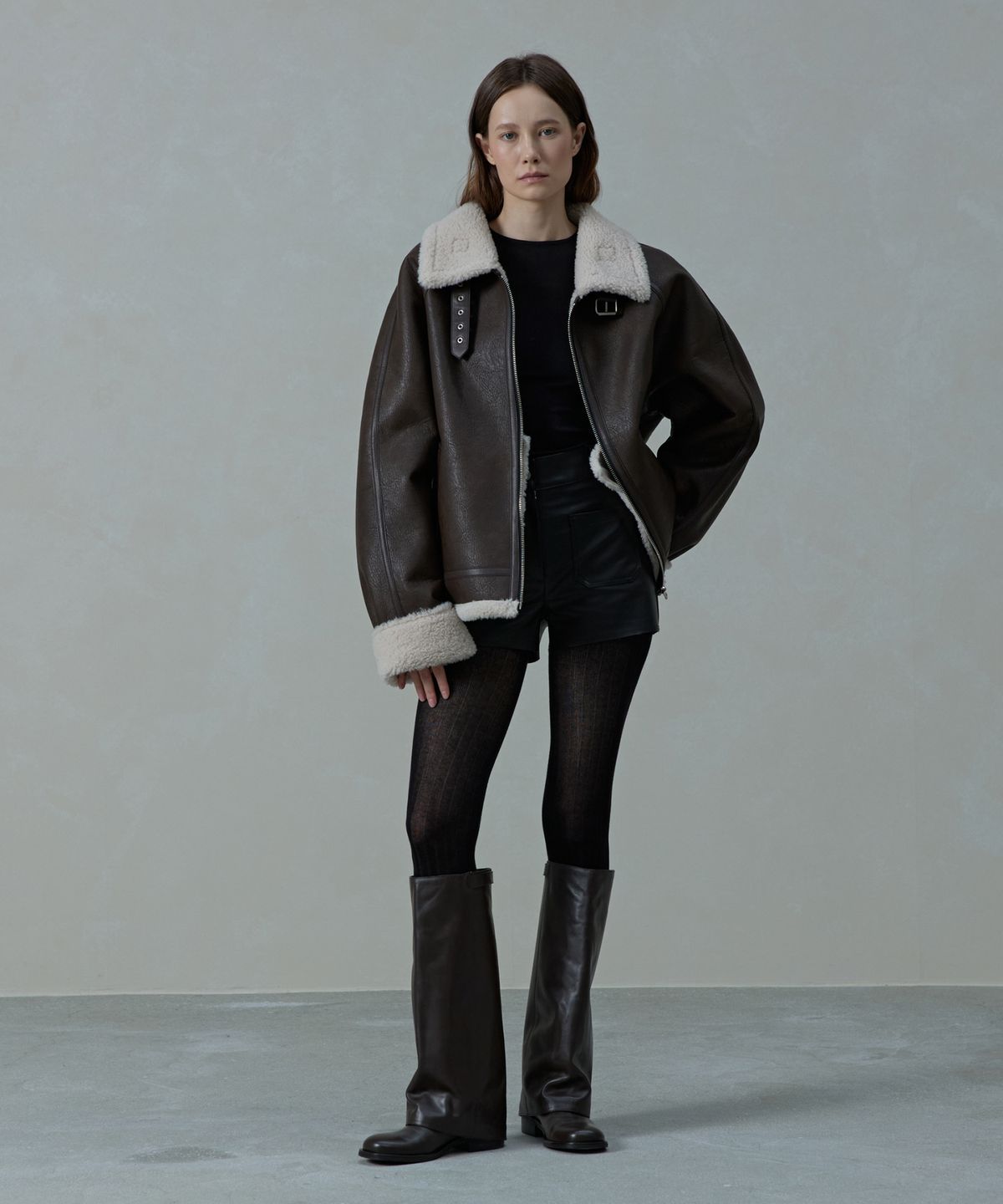 아흐레(AHRE) Baum Oversized Reversible Shearling Mustang_2Color