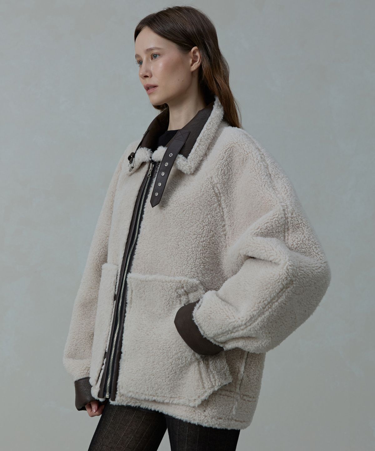 아흐레(AHRE) Baum Oversized Reversible Shearling Mustang_2Color