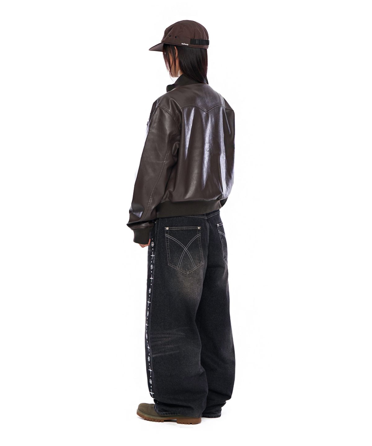 아캄(AAKAM) Side Rhinestone Denim Pants (Black)