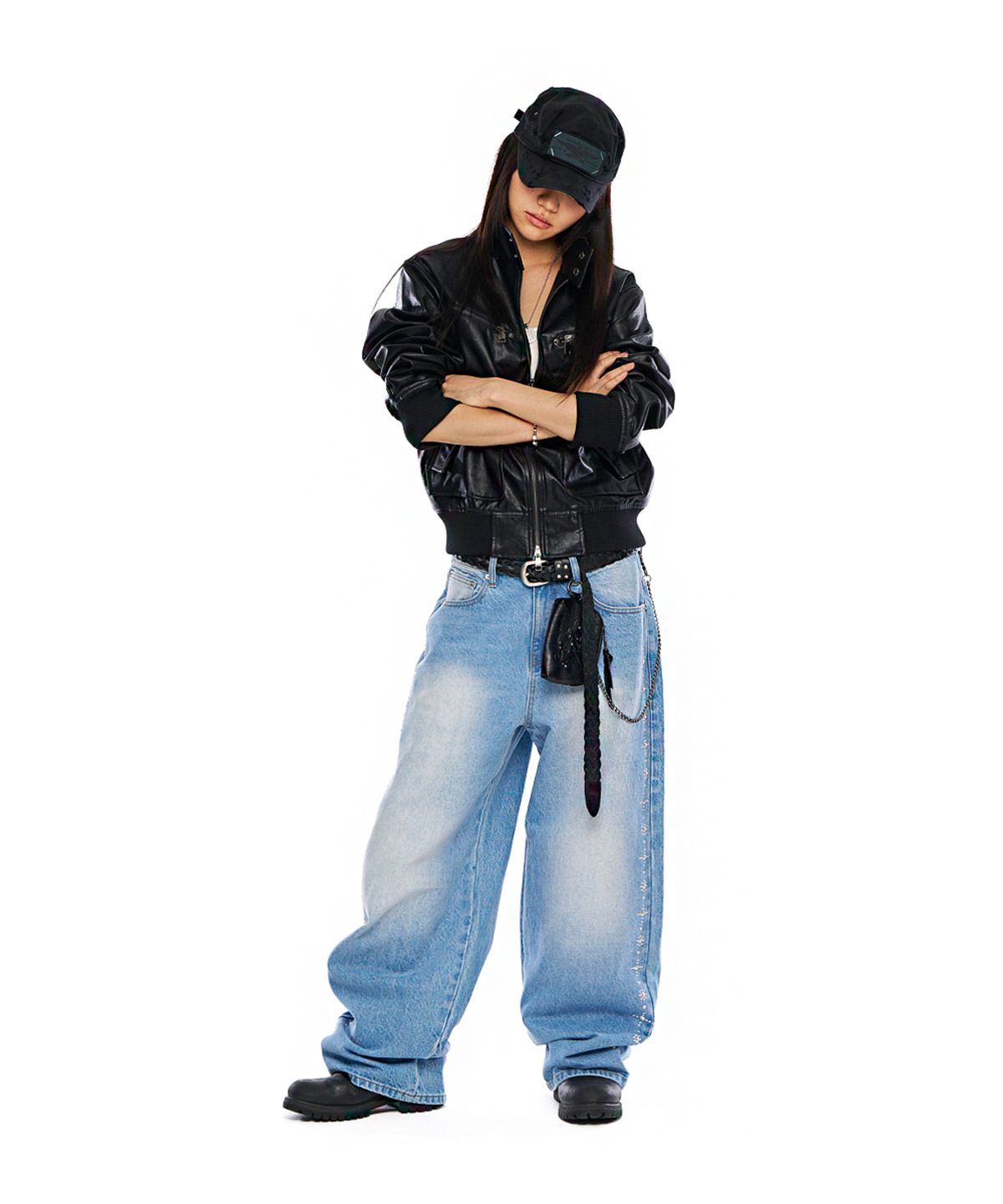 아캄(AAKAM) Side Rhinestone Denim Pants (Blue)