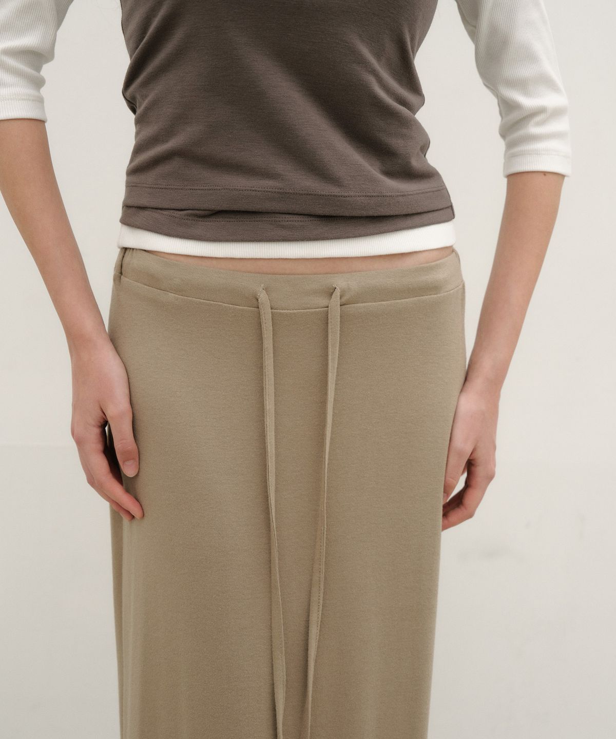 로우타이드(LOW TIDE) SILKY SWEAT MAXI SKIRT [BEIGE]