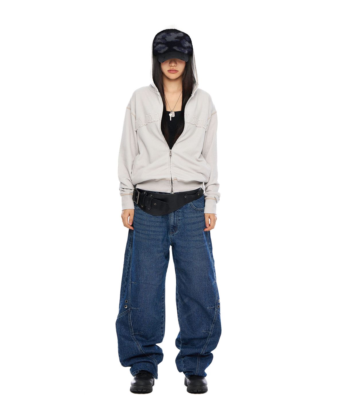 아캄(AAKAM) Incision Eyelet Washed Denim Pants (Blue)