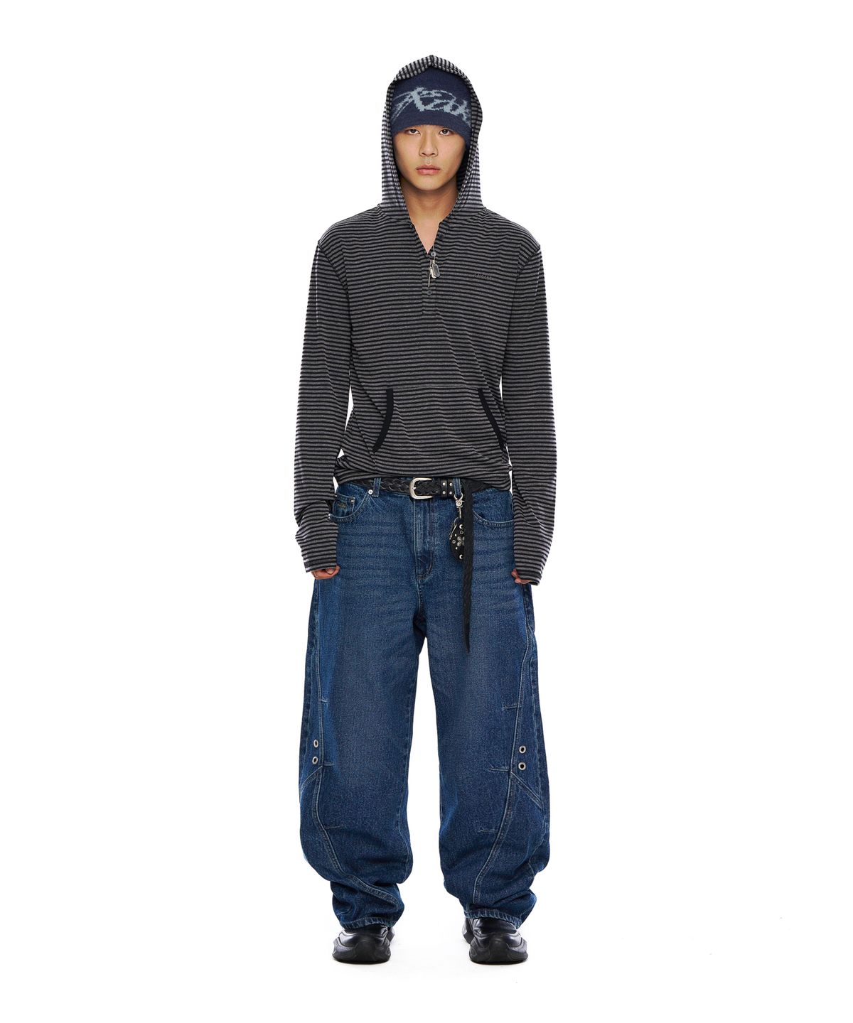 아캄(AAKAM) Incision Eyelet Washed Denim Pants (Blue)