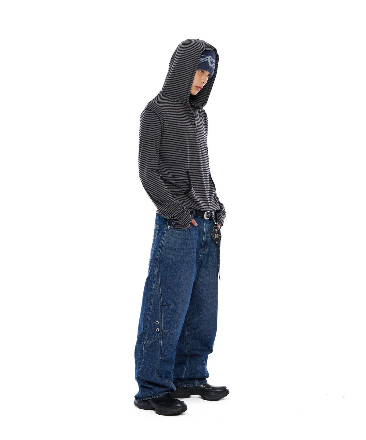 아캄(AAKAM) Incision Eyelet Washed Denim Pants (Blue)