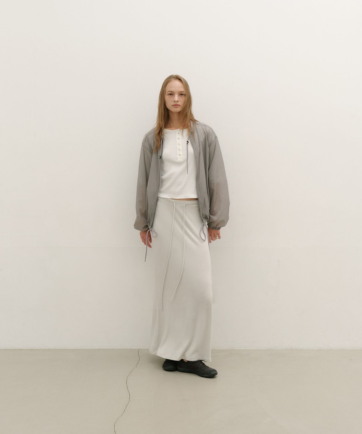 로우타이드(LOW TIDE) SHEER WINDBREAKER [GREY]