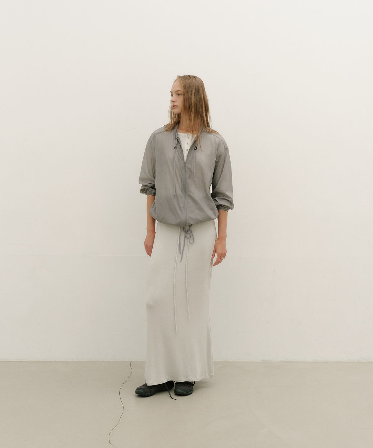 로우타이드(LOW TIDE) SHEER WINDBREAKER [GREY]