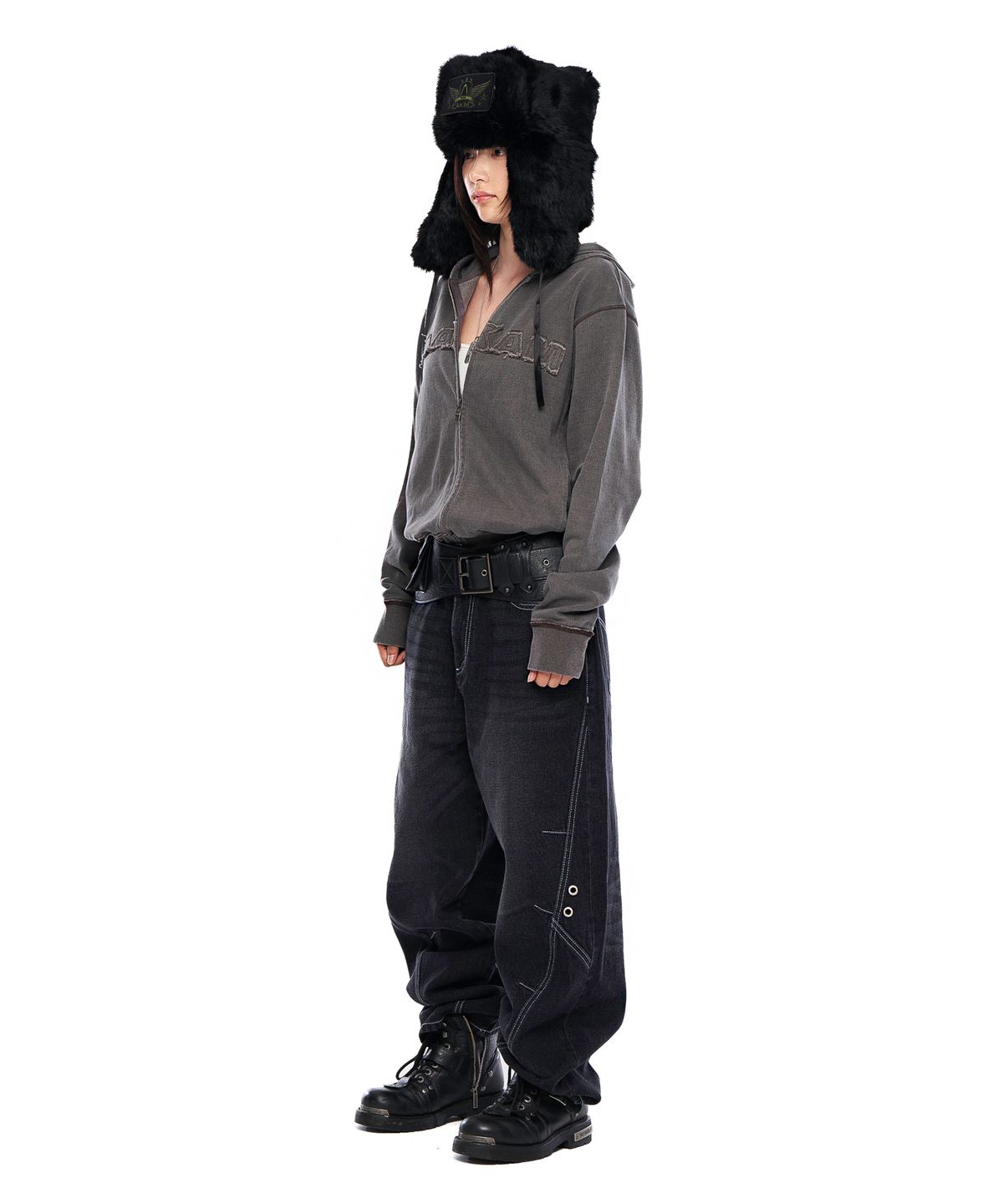 아캄(AAKAM) Incision Eyelet Washed Denim Pants (Black)