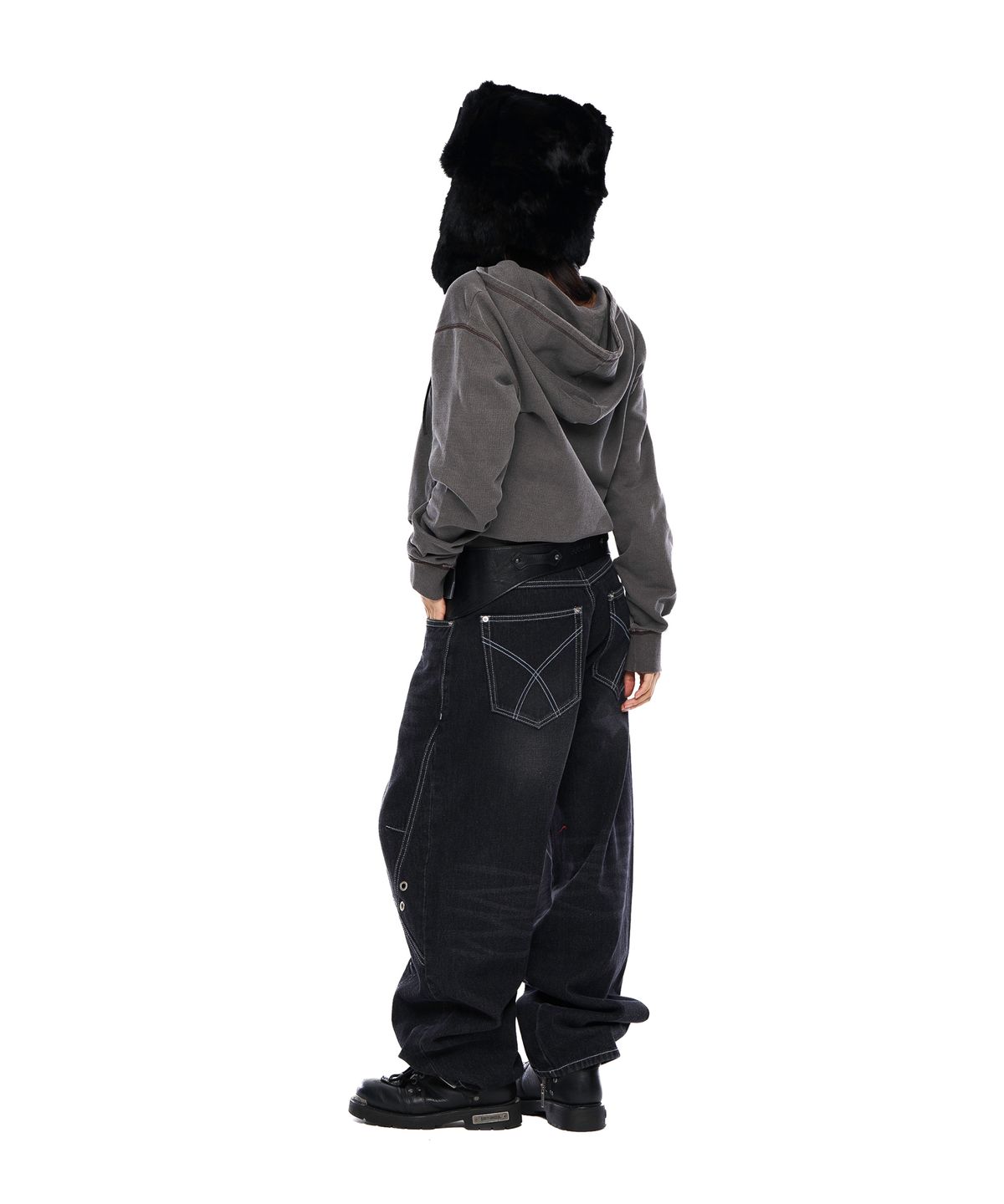 아캄(AAKAM) Incision Eyelet Washed Denim Pants (Black)