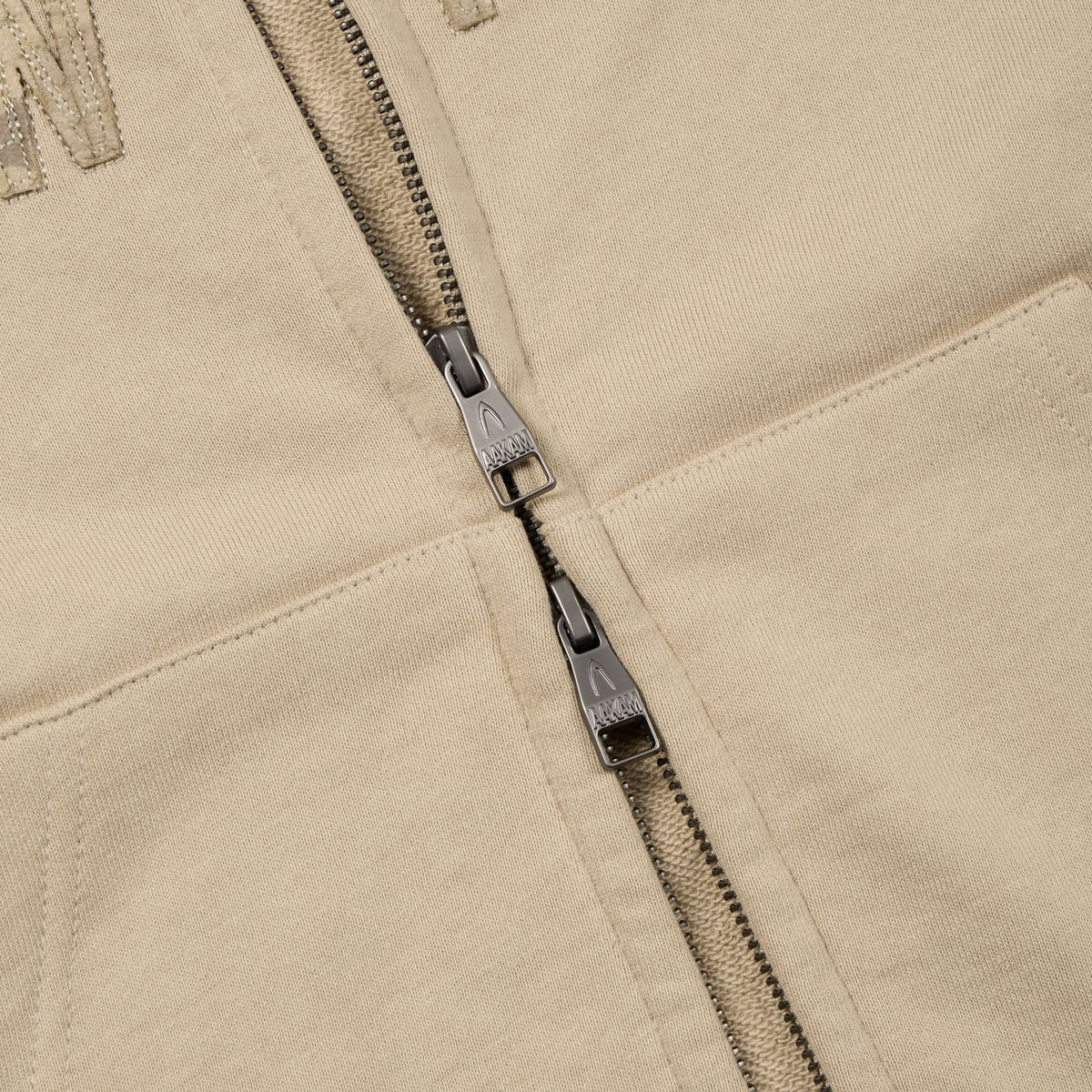 아캄(AAKAM) Contrast Patch Zip-Up Hoodie (Beige)
