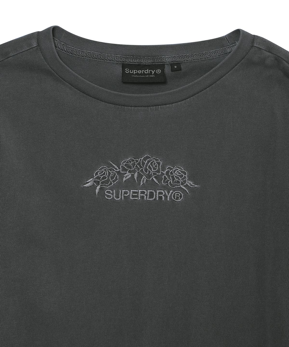 슈퍼드라이(SUPERDRY) W 플라워 로고 자수 롱슬리브 다크그레이