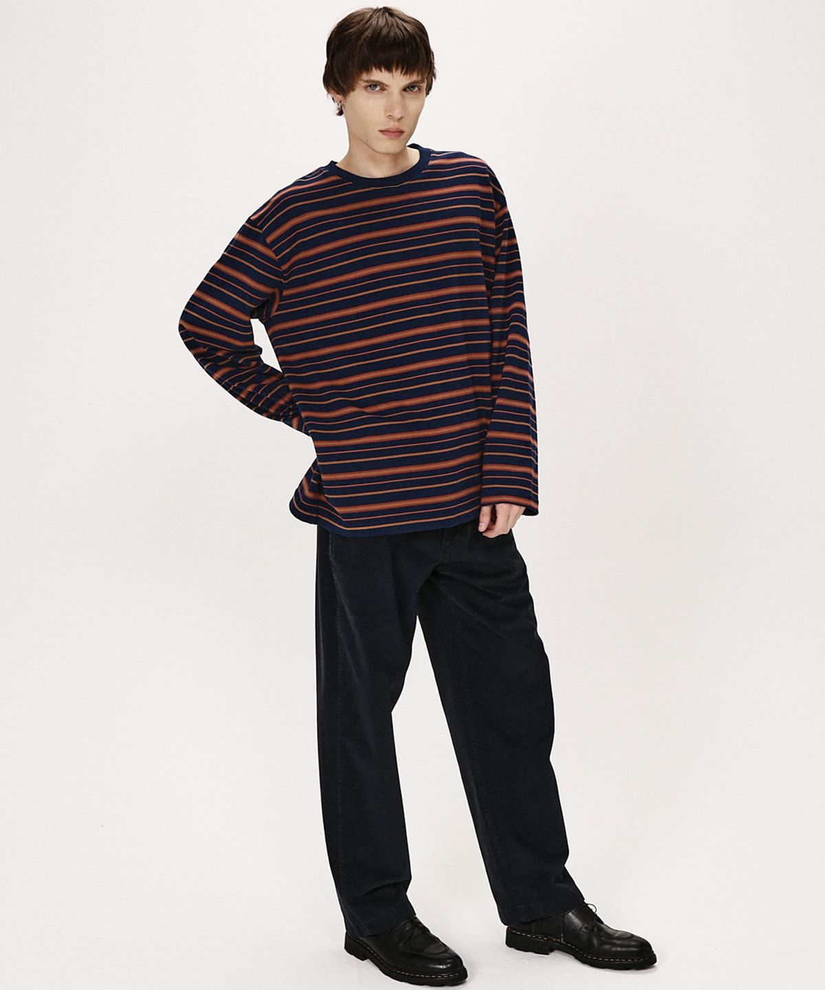 셔터(SHIRTER) FINE STRIPE LS T-SHIRT (NAVY BROWN)