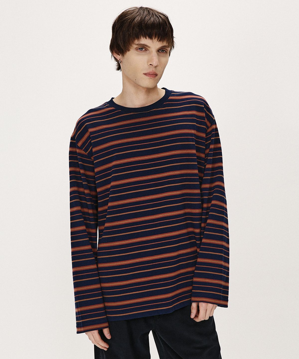 셔터(SHIRTER) FINE STRIPE LS T-SHIRT (NAVY BROWN)