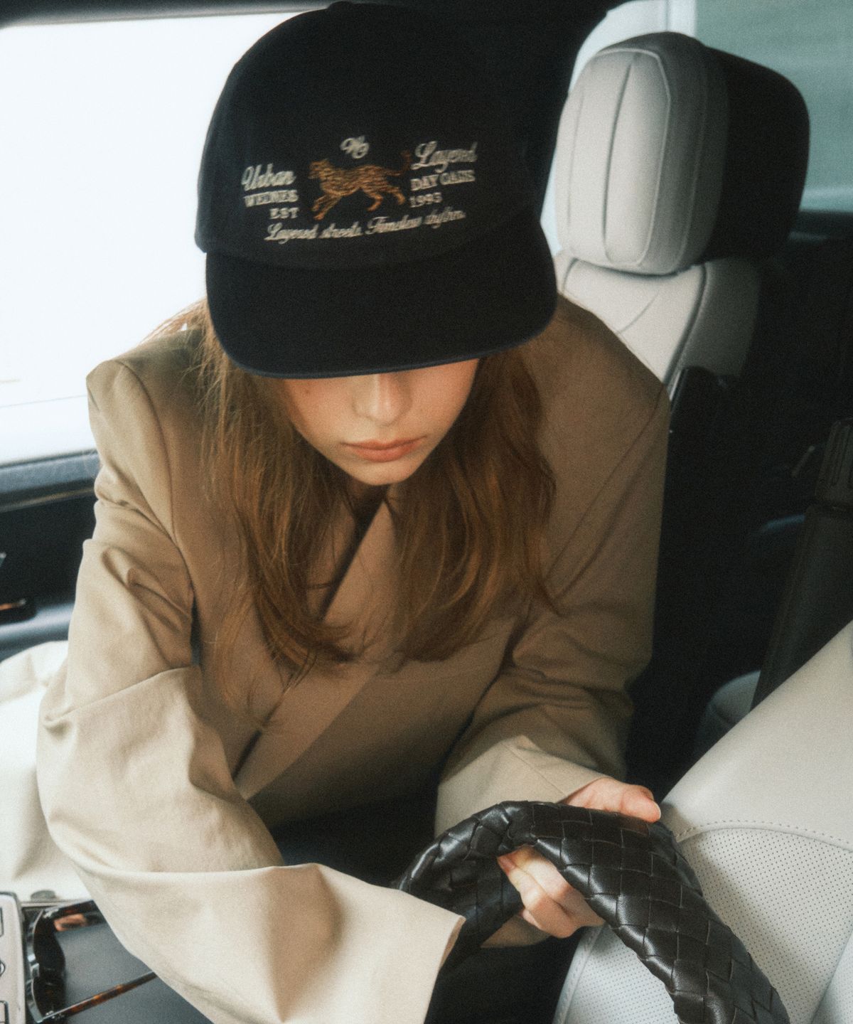 웬즈데이오아시스 포 우먼(WEDNESDAYOASISFORWOMEN) 레이어드 위드 레오파드 볼캡_NAVY(W25-ACC06)