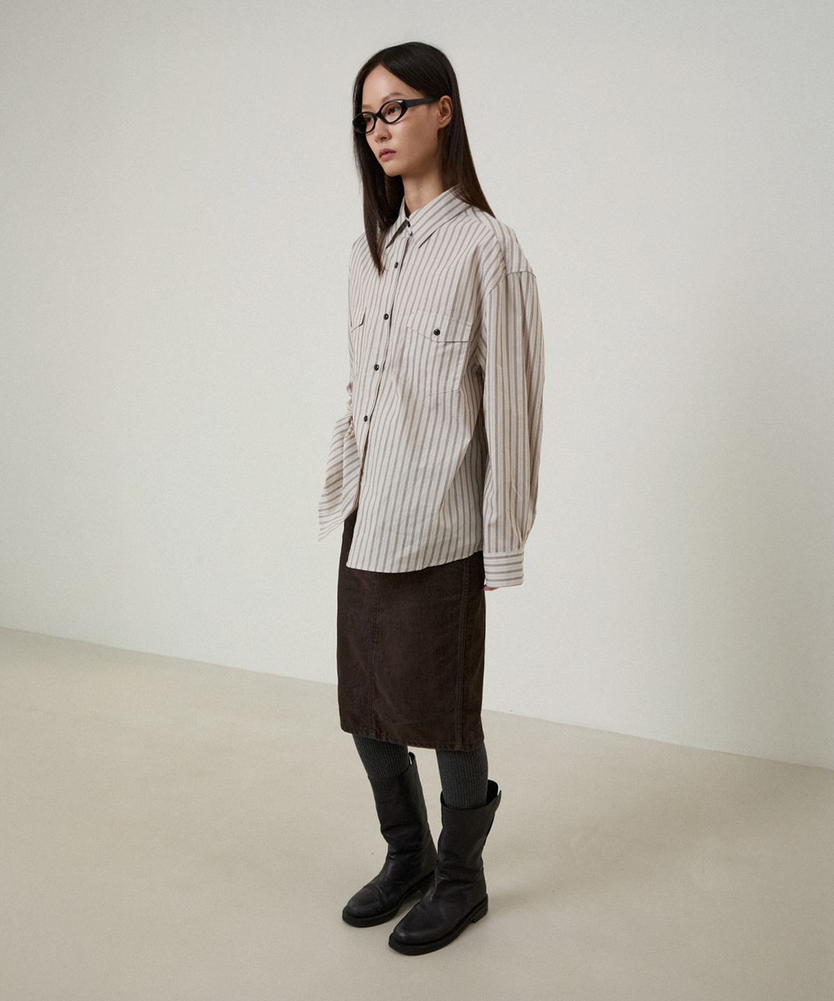 엘무드 우먼(LMOOD WOMEN) 루치아 벨벳 데님 미디 스커트 브라운