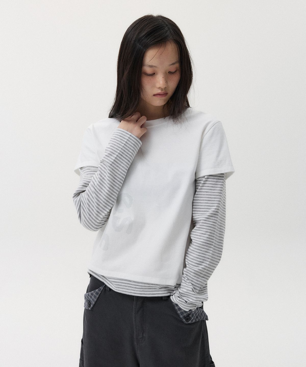 오헤시오(OHESHIO) LOGO LAYERED STRIPE LONG T-SHIRT, WHITE