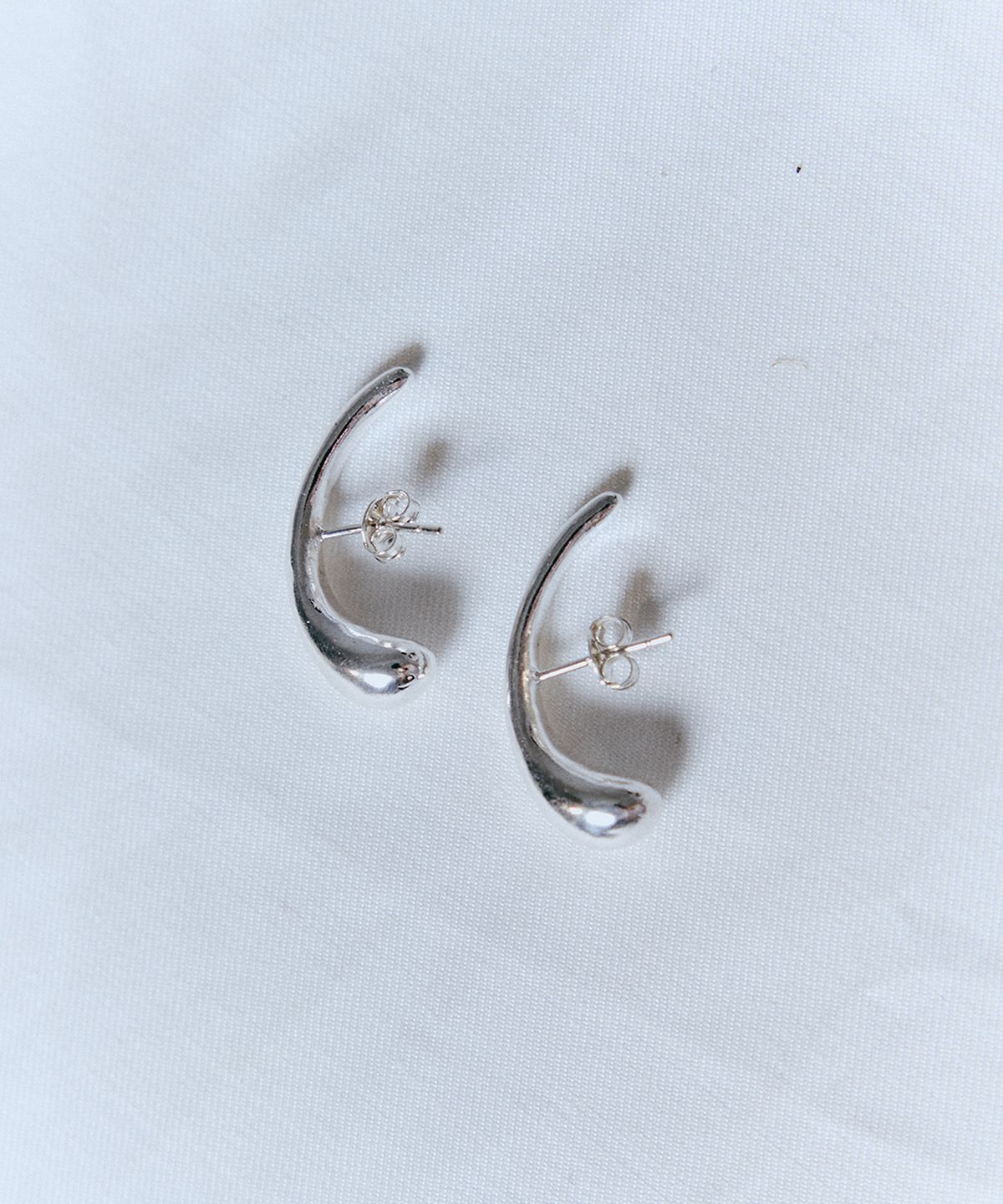 탁토(TACTO) 커브 이어링 CURVE EARRIGNS