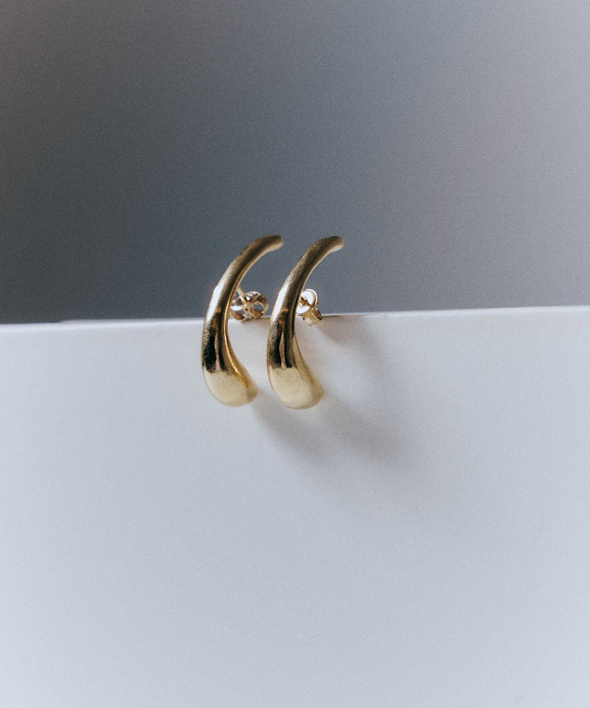 탁토(TACTO) 커브 이어링 CURVE EARRIGNS