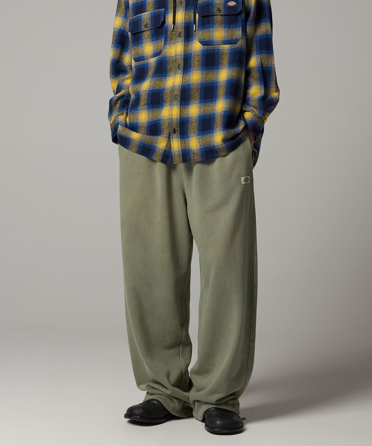 디키즈(DICKIES) 가먼트 다이드 베이직 스웨트 팬츠 Olive