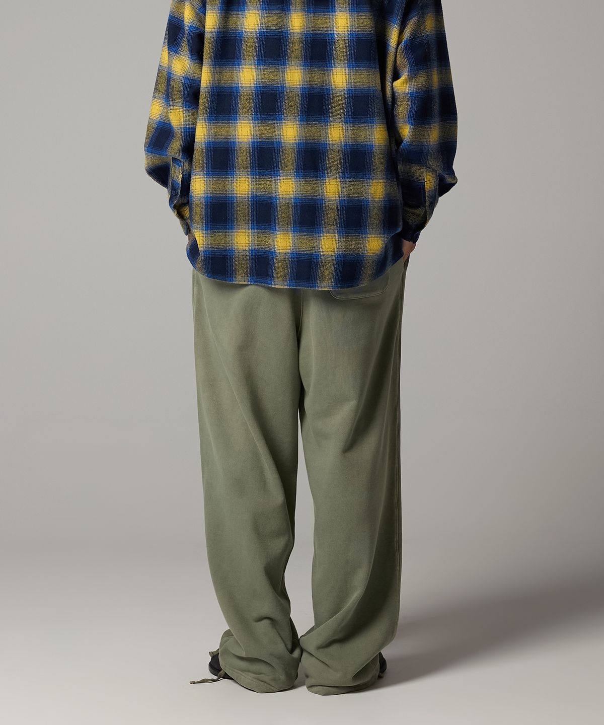 디키즈(DICKIES) 가먼트 다이드 베이직 스웨트 팬츠 Olive